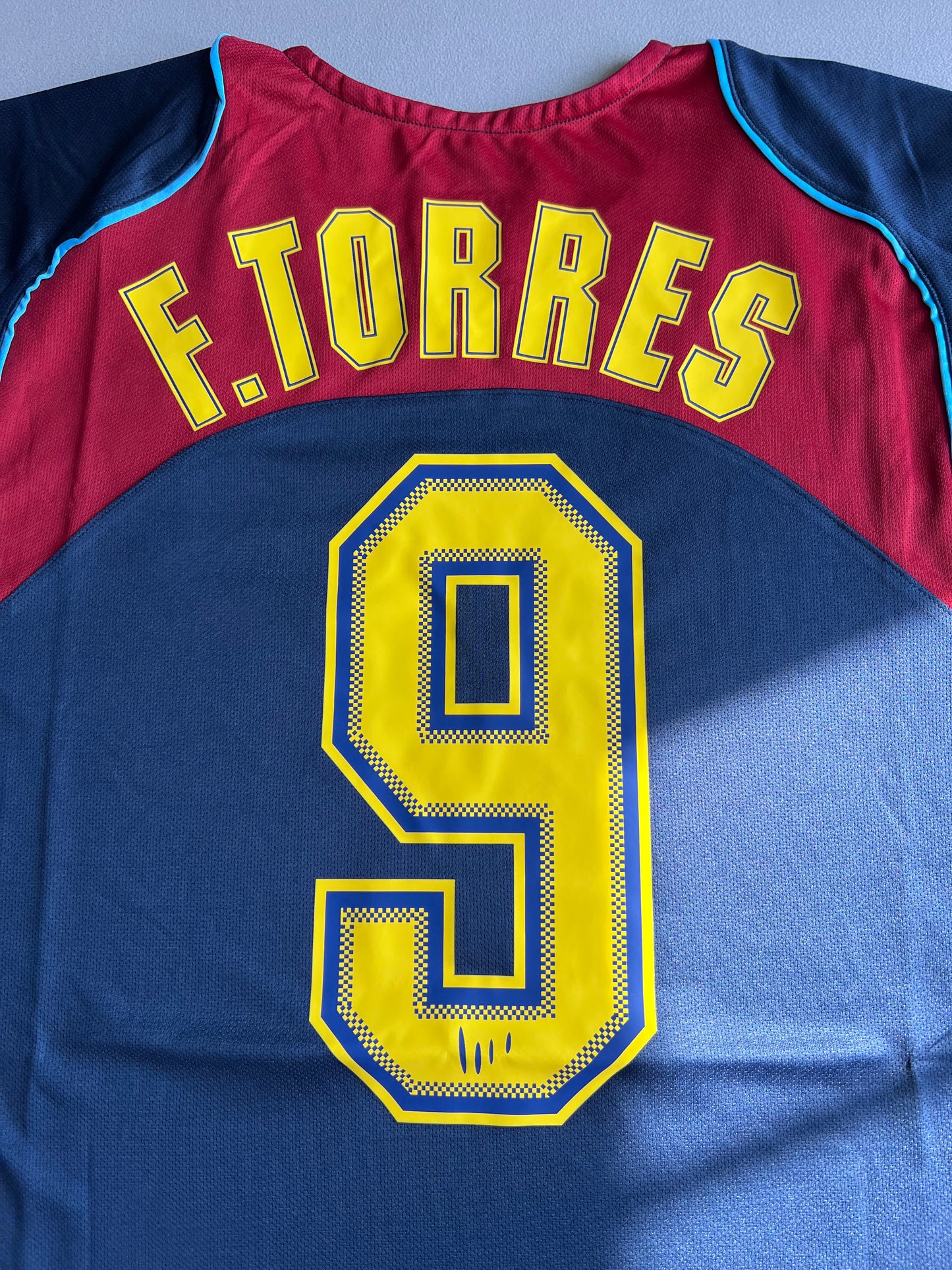 A. Madrid 2004/05 Away jersey