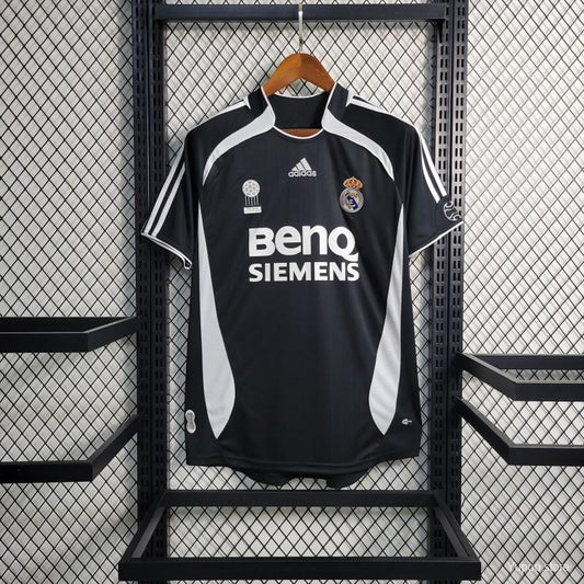 R. Madrid 2006/07 short sleeve away jersey