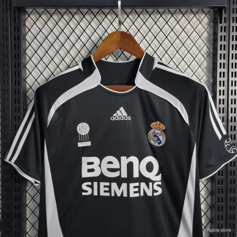 R. Madrid 2006/07 short sleeve away jersey
