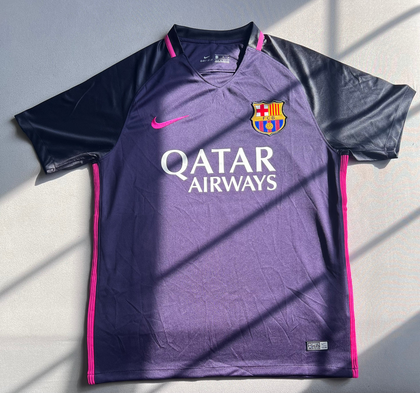 Barça 2016/17 away jersey