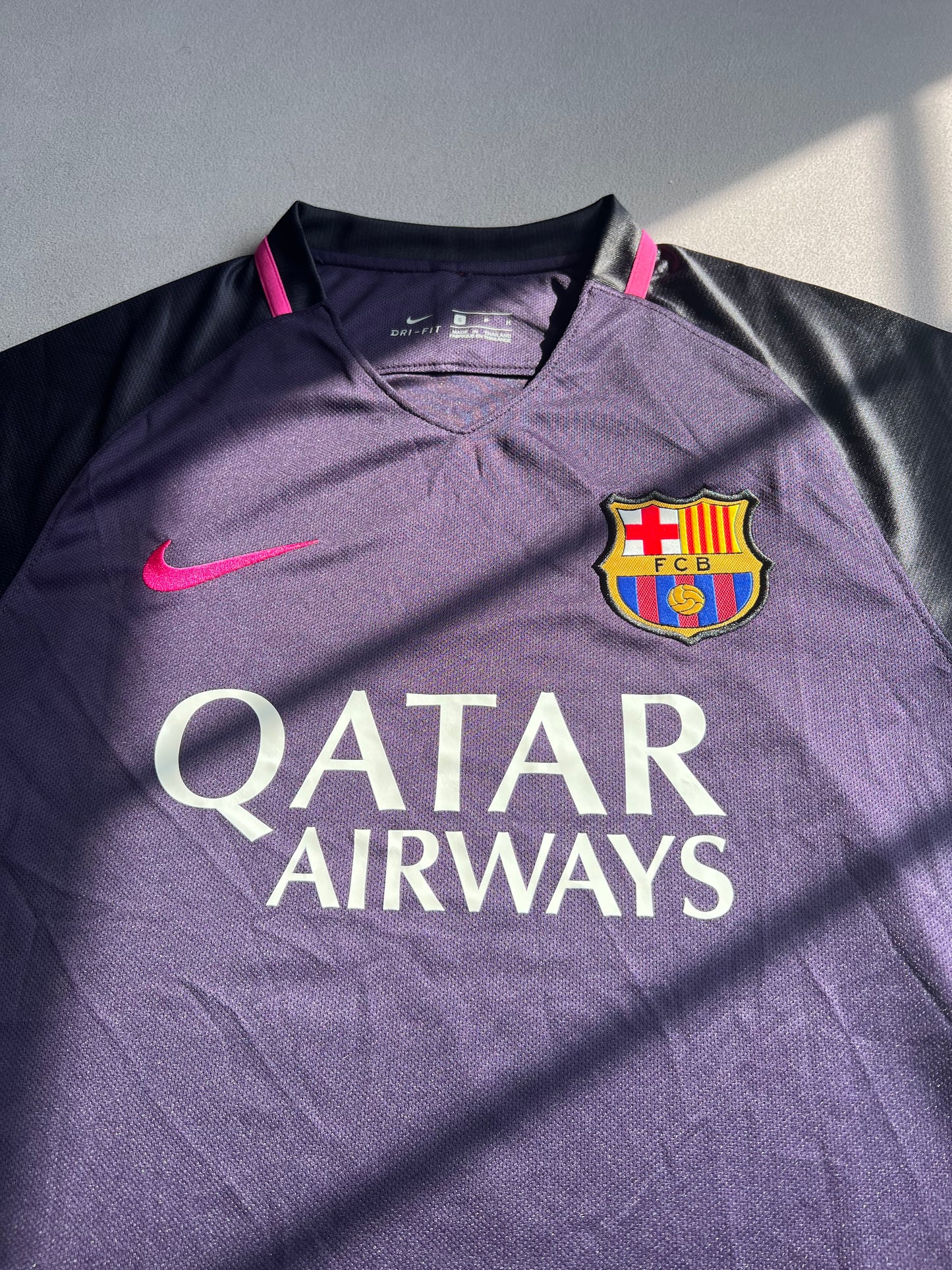 Barça 2016/17 away jersey